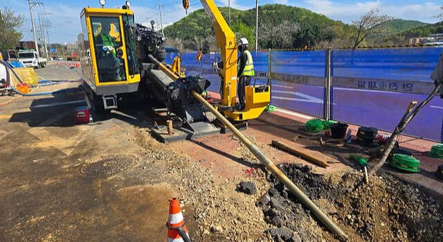 Vacuum-Assisted Hydro Digging